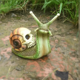 Halloween Resin Snail Skull Outdoor Garden Statue (Model: Green)